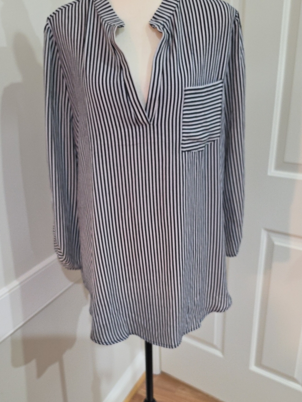 Emperice Striped Long Sleeve V-Neck Tunic Top - Black & White - Size XL